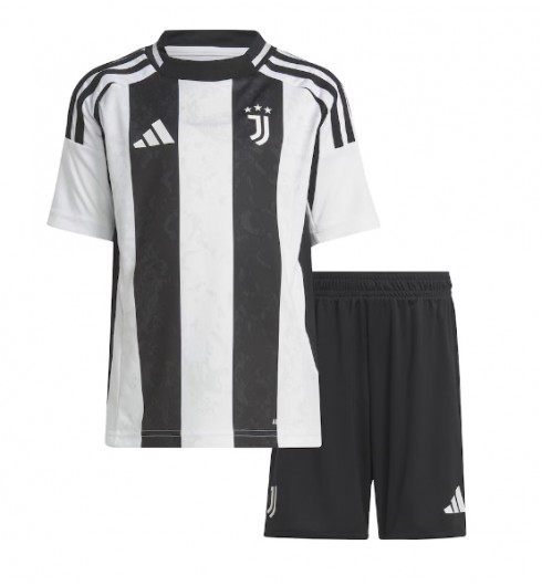 Köpa Billiga Barn Juventus Hemmatröja 2024/25 Gleison Bremer 3 Kortärmad (+ Korta byxor) 2 Köpa Billiga Barn Juventus Hemmatröja 2024/25 Gleison Bremer 3 Kortärmad (+ Korta byxor)-1