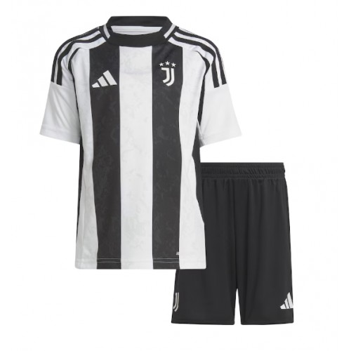 Köpa Billiga Barn Juventus Hemmatröja 2024/25 Weston McKennie 16 Kortärmad (+ Korta byxor) 2 Köpa Billiga Barn Juventus Hemmatröja 2024/25 Weston McKennie 16 Kortärmad (+ Korta byxor)-1