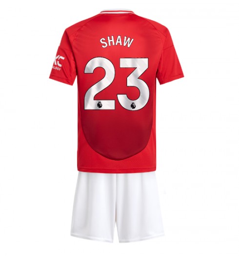 Köpa Billiga Barn Manchester United Hemmatröja 2024/25 Luke Shaw 23 Kortärmad (+ Korta byxor) 1 Köpa Billiga Barn Manchester United Hemmatröja 2024/25 Luke Shaw 23 Kortärmad (+ Korta byxor)