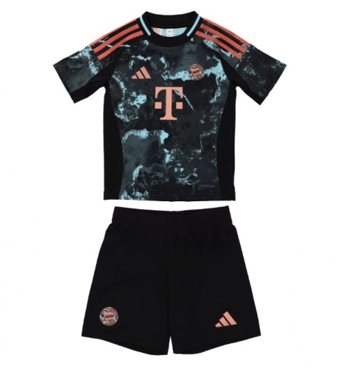 Köpa Barn Bayern München Bortatröja 2024/25 Kortärmad (+ Korta byxor) 1 Köpa Barn Bayern München Bortatröja 2024/25 Kortärmad (+ Korta byxor)