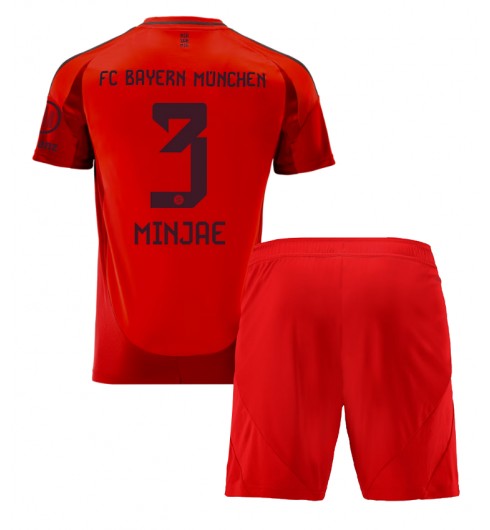 Köpa Barn Bayern München Hemmatröja 2024/25 Kim Min-jae 3 Kortärmad (+ Korta byxor) 1 Köpa Barn Bayern München Hemmatröja 2024/25 Kim Min-jae 3 Kortärmad (+ Korta byxor)