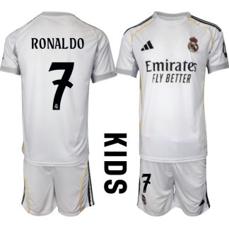 Köp Barn Real Madrid Hemmatröja 2025/26 Cristiano Ronaldo #7 Fotbollssats Kortärmad (+ Shorts)