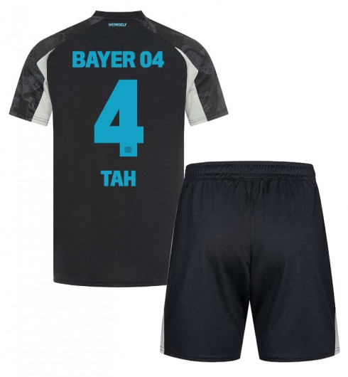 Köpa Billiga Barn Bayer 04 Leverkusen Tredjetröja 2024/25 Jonathan Tah 4 Kortärmad (+ Korta byxor) 1 Köpa Billiga Barn Bayer 04 Leverkusen Tredjetröja 2024/25 Jonathan Tah 4 Kortärmad (+ Korta byxor)