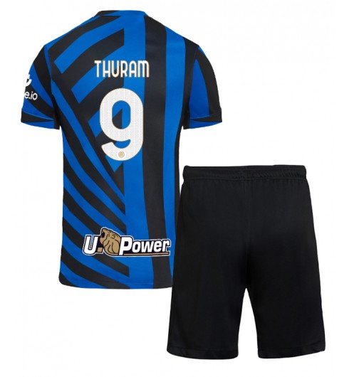 Köpa Billiga Barn Inter Milan Hemmatröja 2024/25 Marcus Thuram 9 Kortärmad (+ Korta byxor) 1 Köpa Billiga Barn Inter Milan Hemmatröja 2024/25 Marcus Thuram 9 Kortärmad (+ Korta byxor)