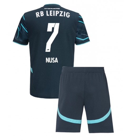 Köpa Billiga Barn RB Leipzig Tredjetröja 2024/25 Antonio Nusa 7 Kortärmad (+ Korta byxor) 1 Köpa Billiga Barn RB Leipzig Tredjetröja 2024/25 Antonio Nusa 7 Kortärmad (+ Korta byxor)