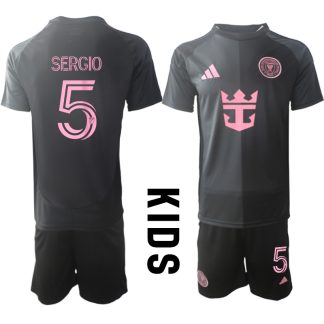 Köpa Fotbollströjor För Barn Inter Miami CF Bortatröja 2025/26 Sergio Busquets 5 Fotbollssats Kortärmad (+ Shorts)