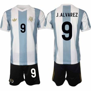Köp Argentina Specialutgåva 50-årsjubileum fotbollsset Julian Alvarez 9 Kortärmad (+ Korta byxor)