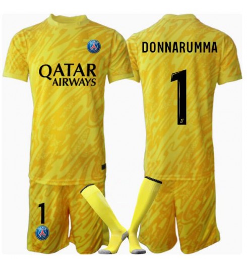 Köp Barn Paris Saint-Germain Målvakt Tredjetröja 2024/25 Gianluigi Donnarumma #1 Fotbollsklädset Kortärmad Tröja + Shorts 1 Köp Barn Paris Saint-Germain Målvakt Tredjetröja 2024/25 Gianluigi Donnarumma #1 Fotbollsklädset Kortärmad Tröja + Shorts