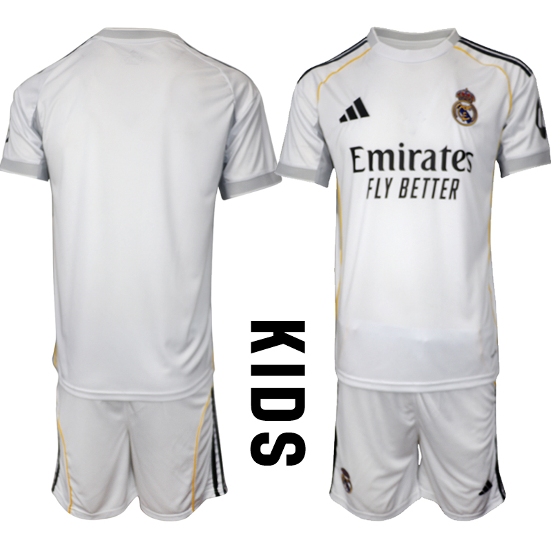 Köp Barn Real Madrid Hemmatröja 2025/26 Fotbollssats Kortärmad (+ Shorts) 1 Köp Barn Real Madrid Hemmatröja 2025/26 Fotbollssats Kortärmad (+ Shorts)