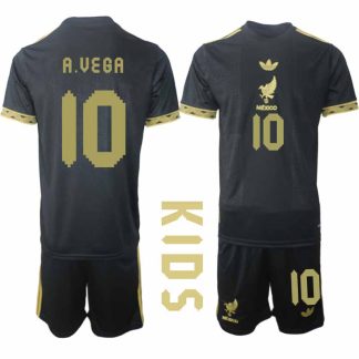 Köp Mexiko 2025 Gold Cup Fotbollströja Barn Alexis Vega 10 Fotbollsklädset Kortärmad + Shorts