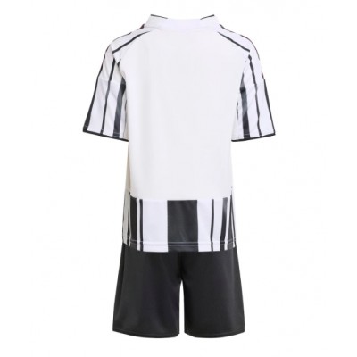 Juventus Barn Hemmaställ 2025/26 Kortärmad Tröja + Shorts 2 Juventus Barn Hemmaställ 2025/26 Kortärmad Tröja + Shorts-1