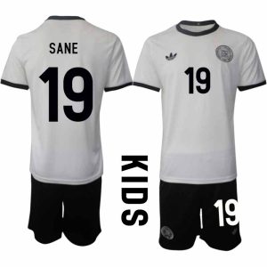 Köp Tyskland Barn Hemmatröja 2025/26 Leroy Sané 19 Fotbollsställ Kortärmad (+ Korta byxor) – Tysklands 125-årsjubileumskit
