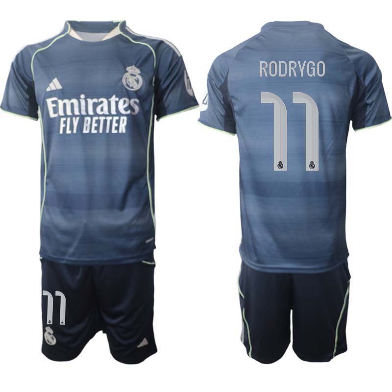 Real Madrid Bortaställ Herr 2025/26 – Rodrygo 11 – Kortärmad Fotbollströja + Shorts 1 Real Madrid Bortaställ Herr 2025/26 – Rodrygo 11 – Kortärmad Fotbollströja + Shorts