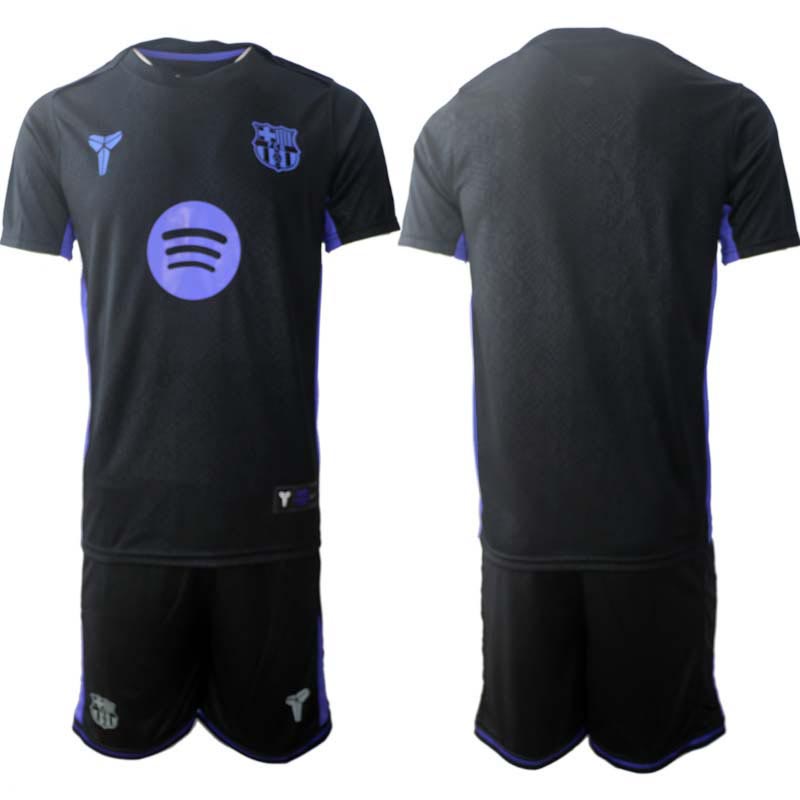 FC Barcelona x Kobe Bryant Pre-Match Bortatröja Herr 2025/26 – Kortärmad Fotbollströja + Shorts 1 FC Barcelona x Kobe Bryant Pre-Match Bortatröja Herr 2025/26 – Kortärmad Fotbollströja + Shorts