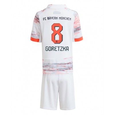 FC Bayern München Barn Bortaställ 2025/26 Leon Goretzka #8 Kortärmad + Shorts 1 FC Bayern München Barn Bortaställ 2025/26 Leon Goretzka #8 Kortärmad + Shorts