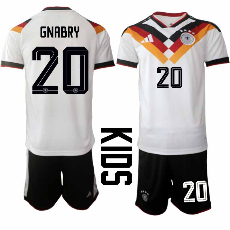 Tyskland 2026 VM Hemmaställ Barn Serge Gnabry #20 Kortärmad Tröja + Shorts 1 Tyskland 2026 VM Hemmaställ Barn Serge Gnabry #20 Kortärmad Tröja + Shorts