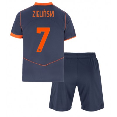 Inter Milan 2025/26 Tredjetröja Barn Set – Piotr Zieliński #7 Kortärmad Fotbollströja med Shorts 1 Inter Milan 2025/26 Tredjetröja Barn Set – Piotr Zieliński #7 Kortärmad Fotbollströja med Shorts