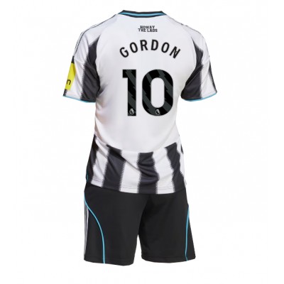 Newcastle United 2025/26 Hemmatröja Barn Set – Anthony Gordon #10 Kortärmad Fotbollströja med Shorts 1 Newcastle United 2025/26 Hemmatröja Barn Set – Anthony Gordon #10 Kortärmad Fotbollströja med Shorts