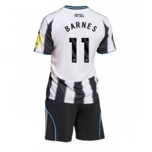 Newcastle United 2025/26 Hemmatröja Barn Set – Harvey Barnes #11 Kortärmad Fotbollströja med Shorts