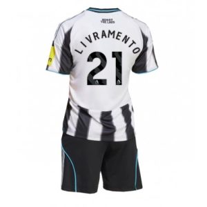 Newcastle United 2025/26 Hemmatröja Barn Set – Tino Livramento #21 Kortärmad Fotbollströja med Shorts