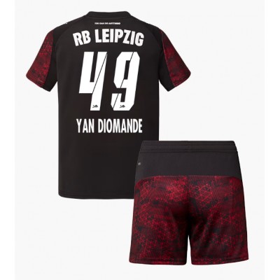 RB Leipzig 2025/26 Tredjetröja Barn Set – Yan Diomande #49 Kortärmad Fotbollströja med Shorts 1 RB Leipzig 2025/26 Tredjetröja Barn Set – Yan Diomande #49 Kortärmad Fotbollströja med Shorts