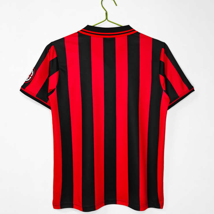 AC Milan Retro Hemmatröja 1996/97 – Klassisk Fotbollströja 2 AC Milan Retro Hemmatröja 1996/97 – Klassisk Fotbollströja - Bild 2