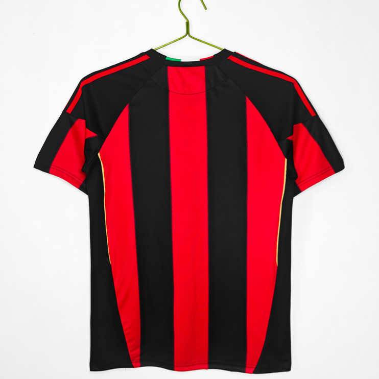 AC Milan Retro Hemmatröja 2010/11 – Klassisk Fotbollströja 2 AC Milan Retro Hemmatröja 2010/11 – Klassisk Fotbollströja - Bild 2