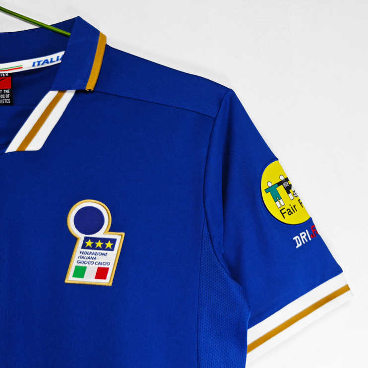 Italien Retro Hemmatröja 1996 – Klassisk Fotbollströja 3 Italien Retro Hemmatröja 1996 – Klassisk Fotbollströja - Bild 3