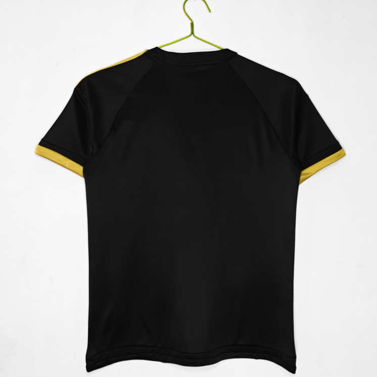 Juventus Retro Tredjetröja 2015/16 – Klassisk Svart Fotbollströja 2 Juventus Retro Tredjetröja 2015/16 – Klassisk Fotbollströja