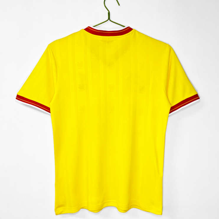 Liverpool Retro Tredjetröja 1985/86 – Klassisk Gul Fotbollströja 2 Liverpool Retro Tredjetröja 1985/86 – Klassisk Gul Fotbollströja