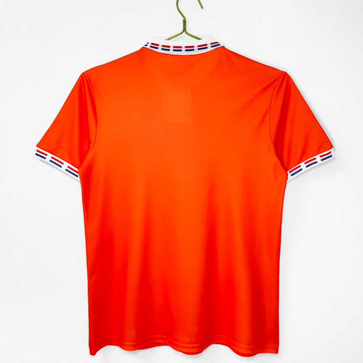 Nederländerna Retro Hemmatröja 1996 – Klassisk Fotbollströja 2 Nederlanderna Retro Hemmatroja 1996 Klassisk Fotbollstroja 1
