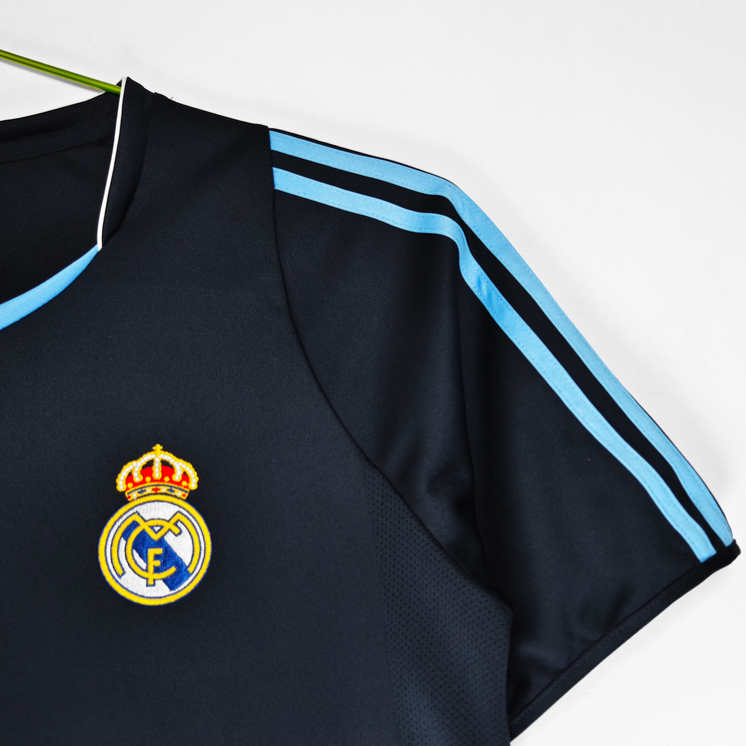 Real Madrid Retro Bortatröja 2003/04 – Klassisk Fotbollströja 3 Real Madrid Retro Bortatröja 2003/04 – Klassisk Fotbollströja - Bild 3
