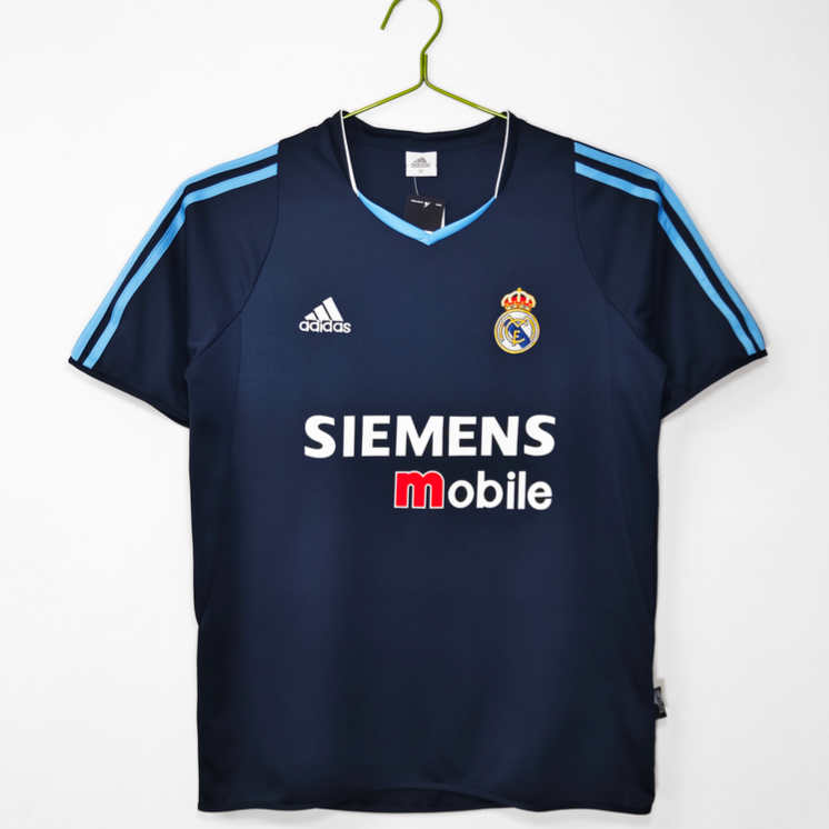Real Madrid Retro Bortatröja 2003/04 – Klassisk Fotbollströja 1 Real Madrid Retro Bortatröja 2003/04 – Klassisk Fotbollströja