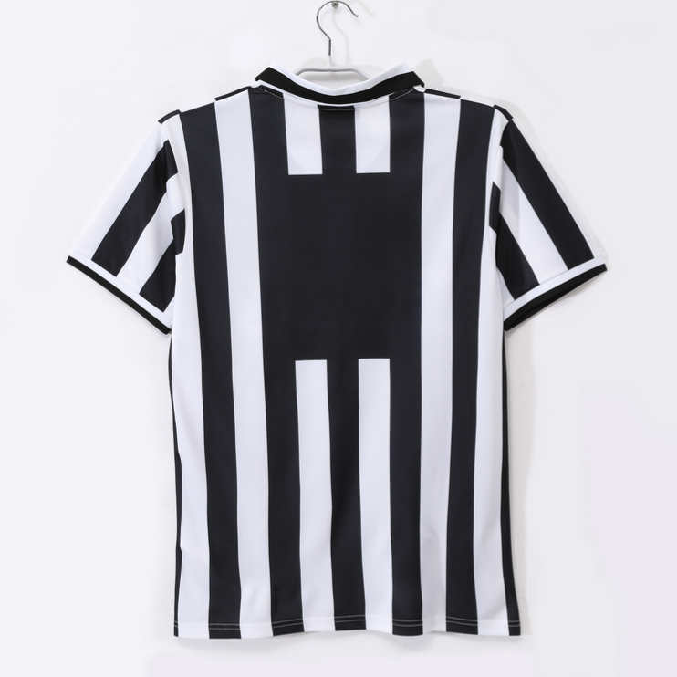 Juventus 1995/97 Retro Hemmatröja – Klassisk Fotbollströja 2 Juventus 1995/97 Retro Hemmatröja – Klassisk Fotbollströja