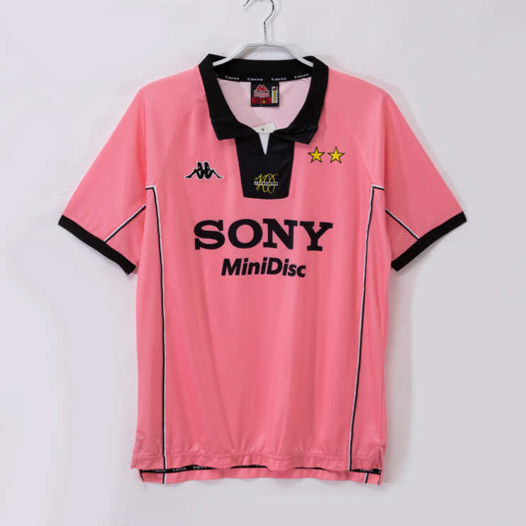Juventus 1997/98 Retro Bortatröja – Rosa Klassisk Fotbollströja 1 Juventus 1997/98 Retro Bortatröja – Rosa Klassisk Fotbollströja