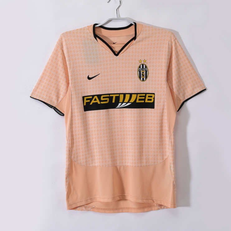 Juventus 2003/04 Retro Tredjetröja – Klassisk Fotbollströja 1 Juventus 2003/04 Retro Tredjetröja – Klassisk Fotbollströja