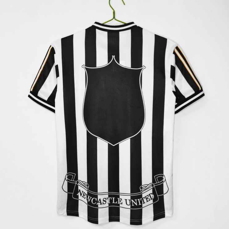 Newcastle United 1997/99 Retro Hemmatröja – Klassisk Fotbollströja Herr 2 Newcastle United 1997/99 Retro Hemmatröja – Klassisk Fotbollströja Herr