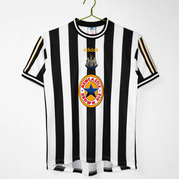Newcastle United 1997/99 Retro Hemmatröja – Klassisk Fotbollströja Herr 1 Newcastle United 1997/99 Retro Hemmatröja – Klassisk Fotbollströja Herr